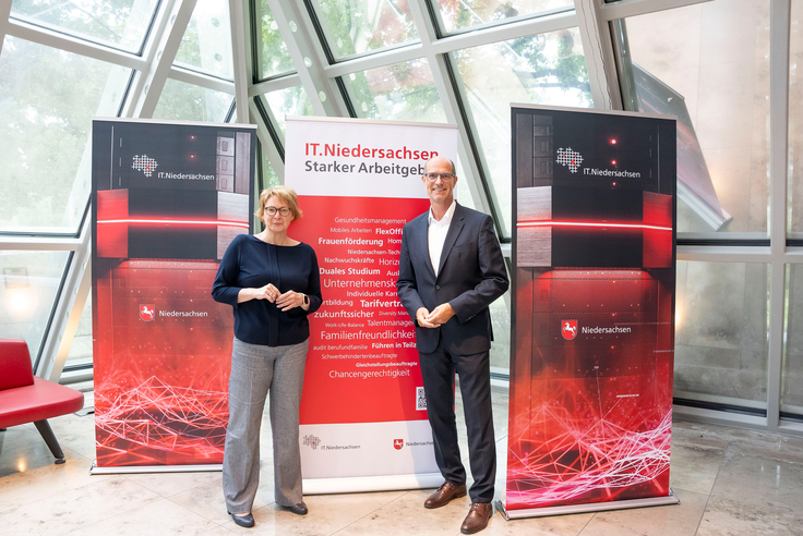 Die niedersächsische Innenministerin Daniela Behrens und IT.Niedersachsen-Geschäftsführer Axel Beims