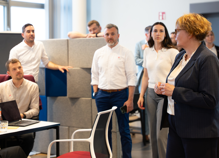 Ministerin Behrens besucht die Taskforce Digitalisierung Niedersachsen