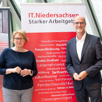 Das Foto zeigt Innenministerin Daniela Behrens und IT.Niedersachsen-Geschäftsführer Axel Beims.
